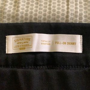 Women BLACK LEVI STRAUSS GOLD PULL-ON SKINNY PANTS